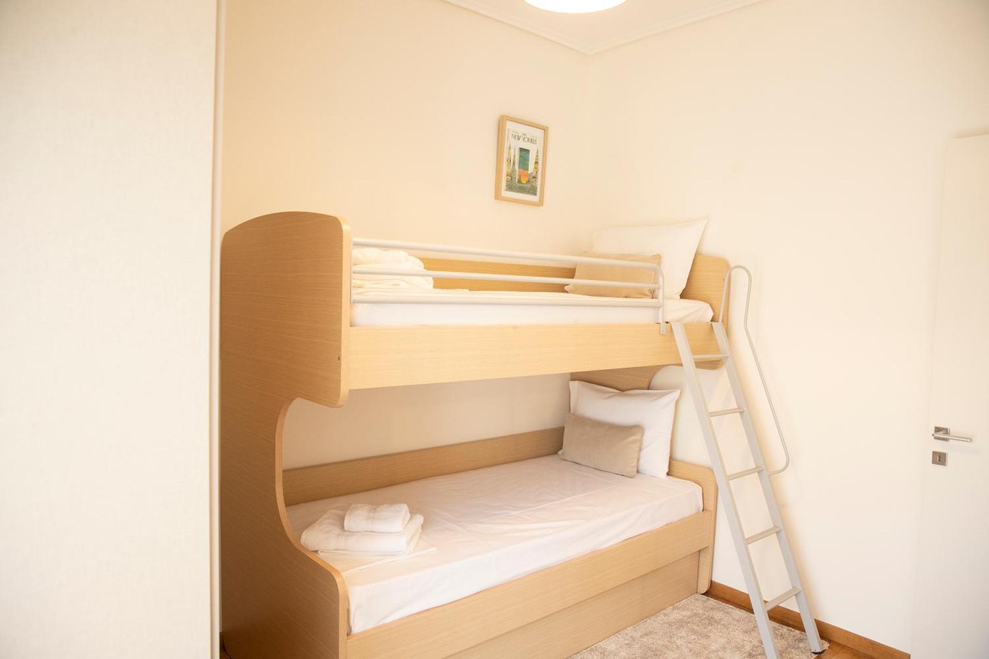 Spacious Glyfada Golf 4Br -Near Beach + Shops Athen Eksteriør billede