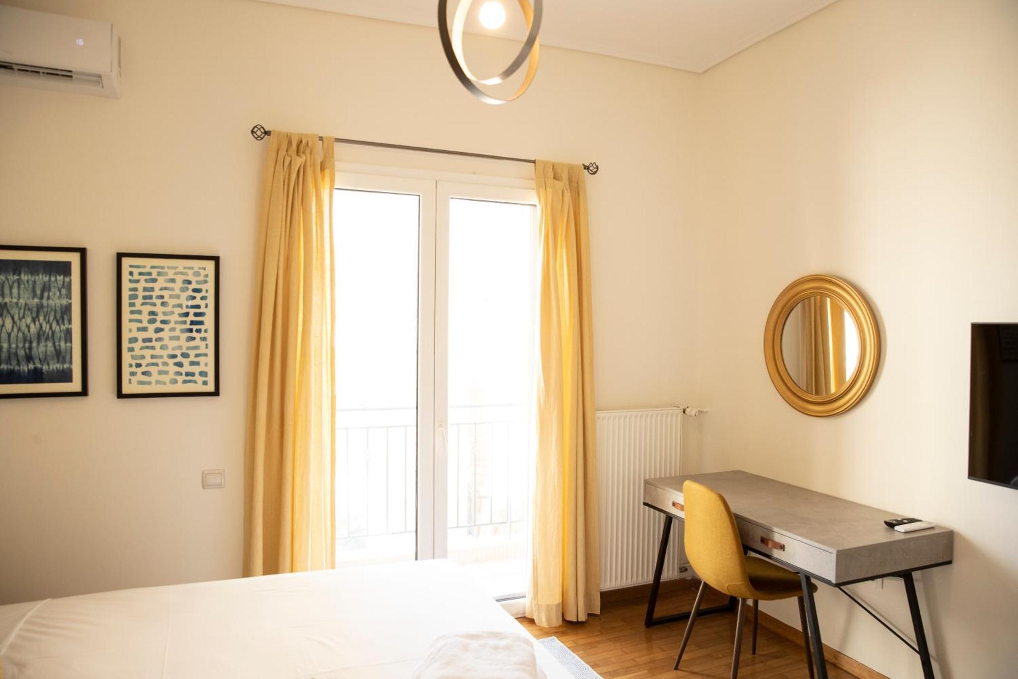 Spacious Glyfada Golf 4Br -Near Beach + Shops Athen Eksteriør billede