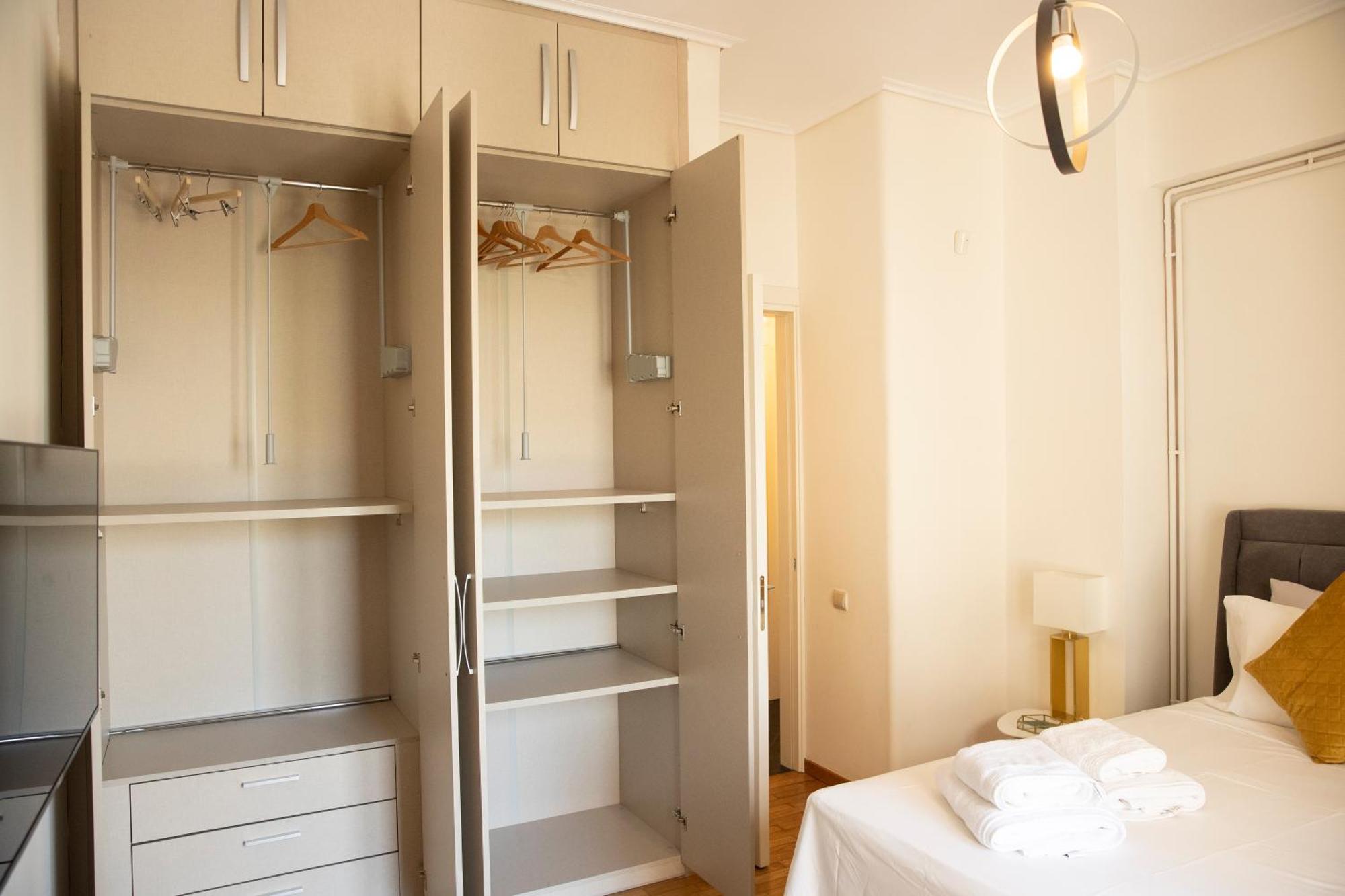 Spacious Glyfada Golf 4Br -Near Beach + Shops Athen Eksteriør billede