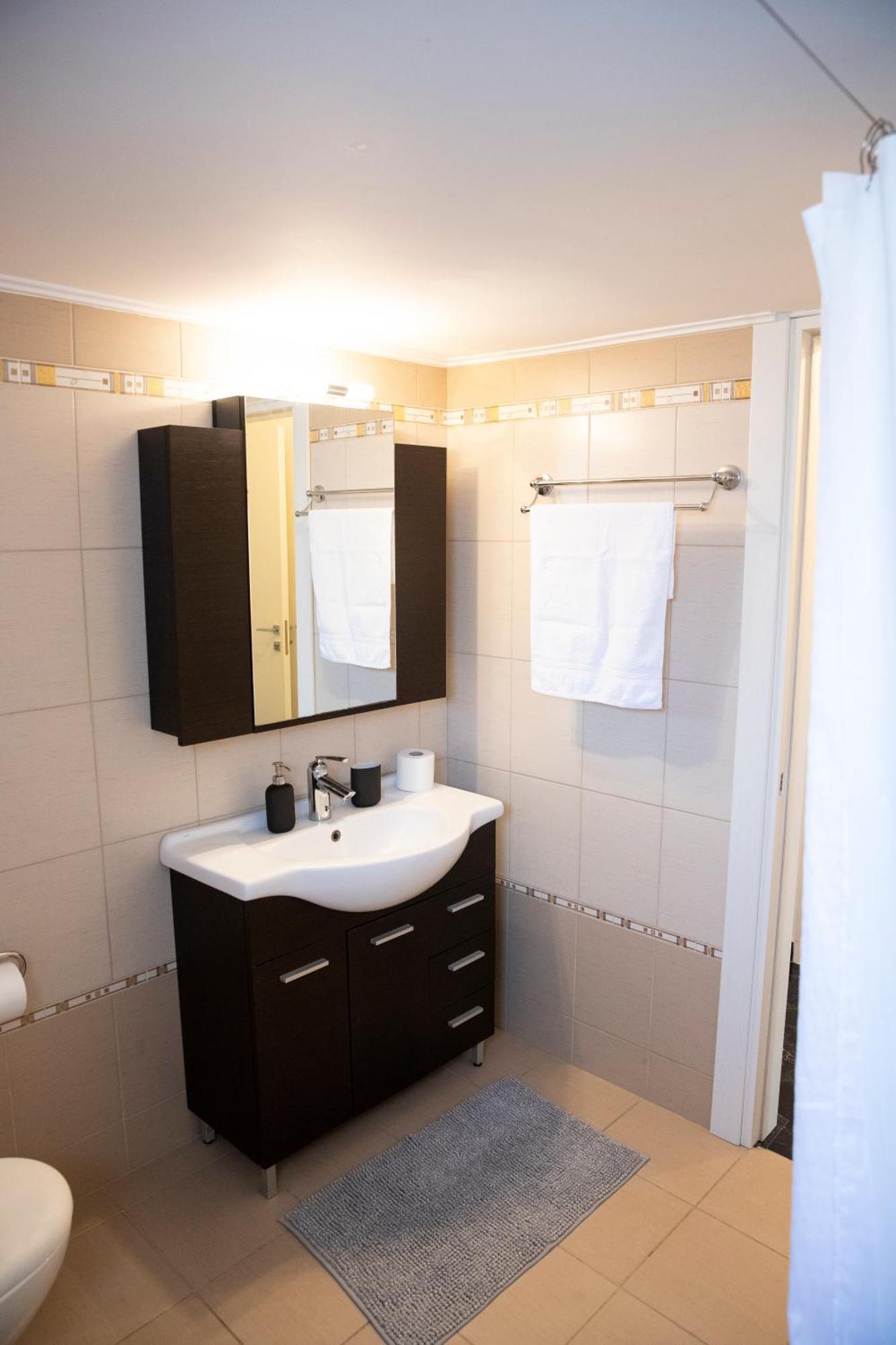 Spacious Glyfada Golf 4Br -Near Beach + Shops Athen Eksteriør billede