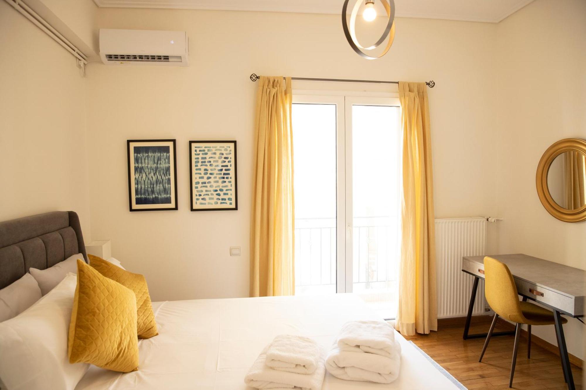 Spacious Glyfada Golf 4Br -Near Beach + Shops Athen Eksteriør billede